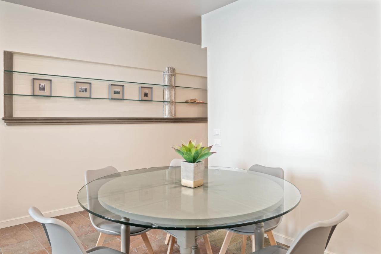 Bmga L Viapaola43 Palace Rome